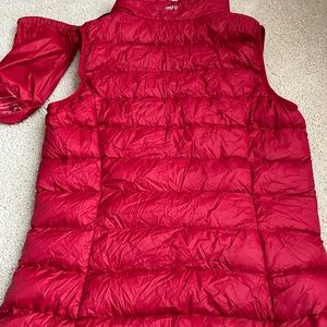 EDDIE BAUER WOMENS 650 down vest. Size Medium.